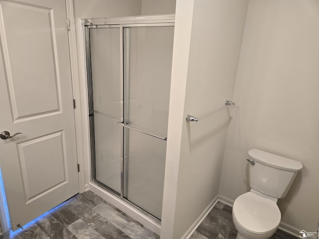 807 Plum Village Dr, Monroe, MI 48161 - full bathroom featuring a stall shower, toilet, and baseboards