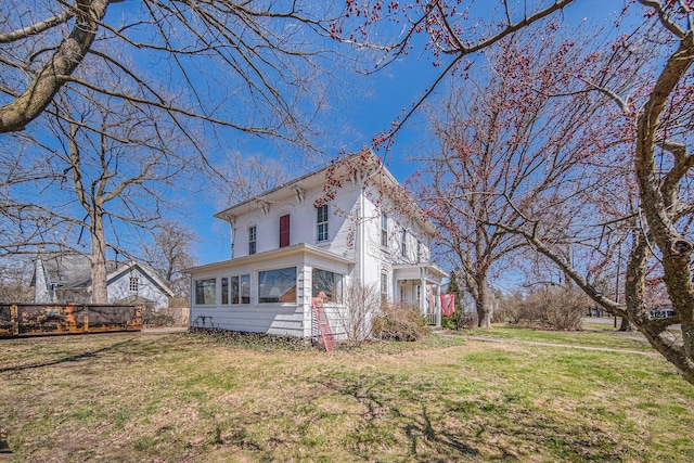 view of front of house with a front lawn