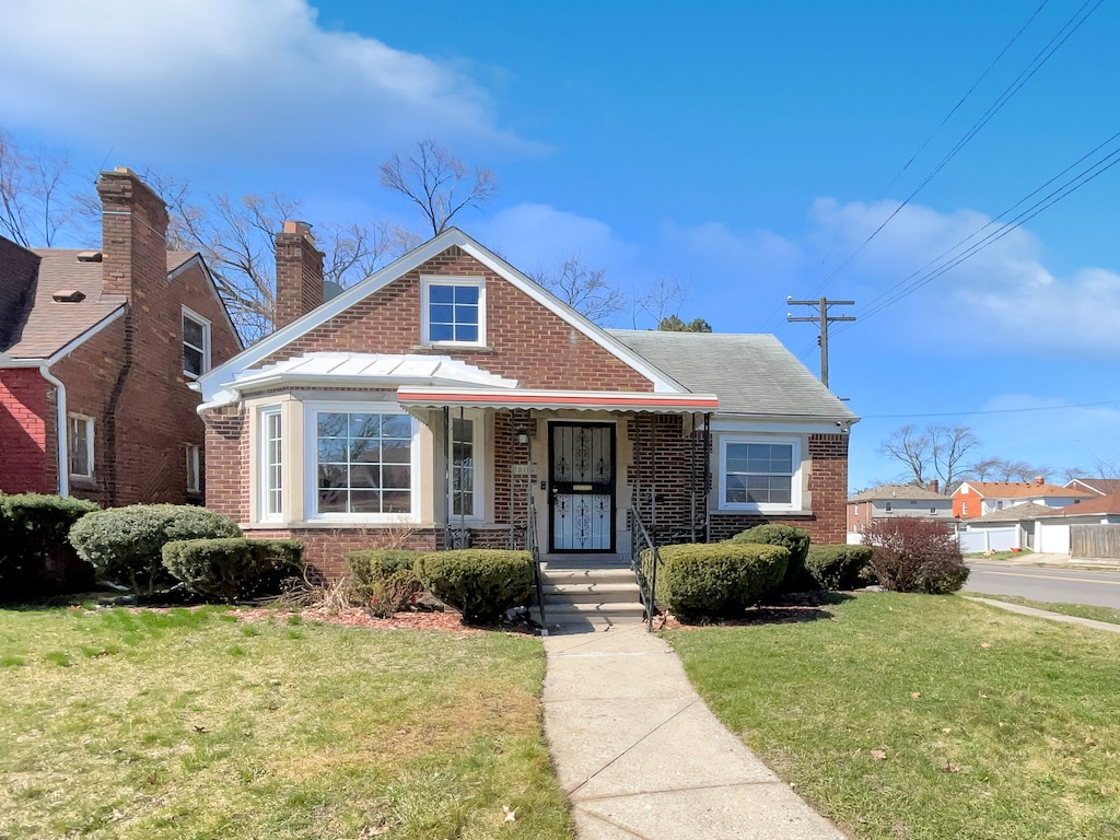 bungalow-style home featuring a front yard