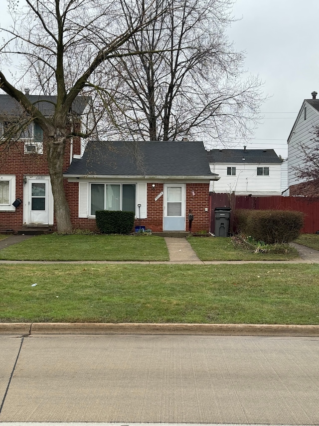 view of front of property with a front yard