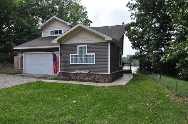 view of front facade featuring a front yard and a garage