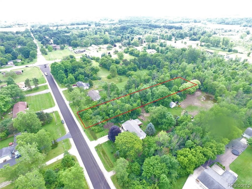 2444 E Stanley, Davison, MI 48423