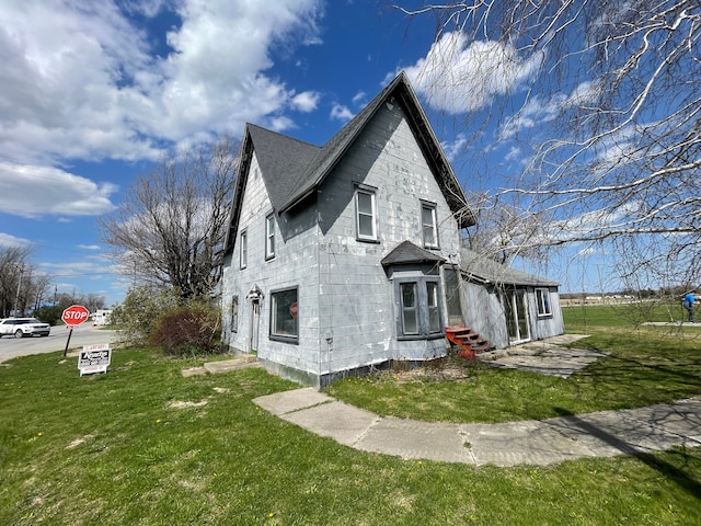 view of side of property featuring a yard