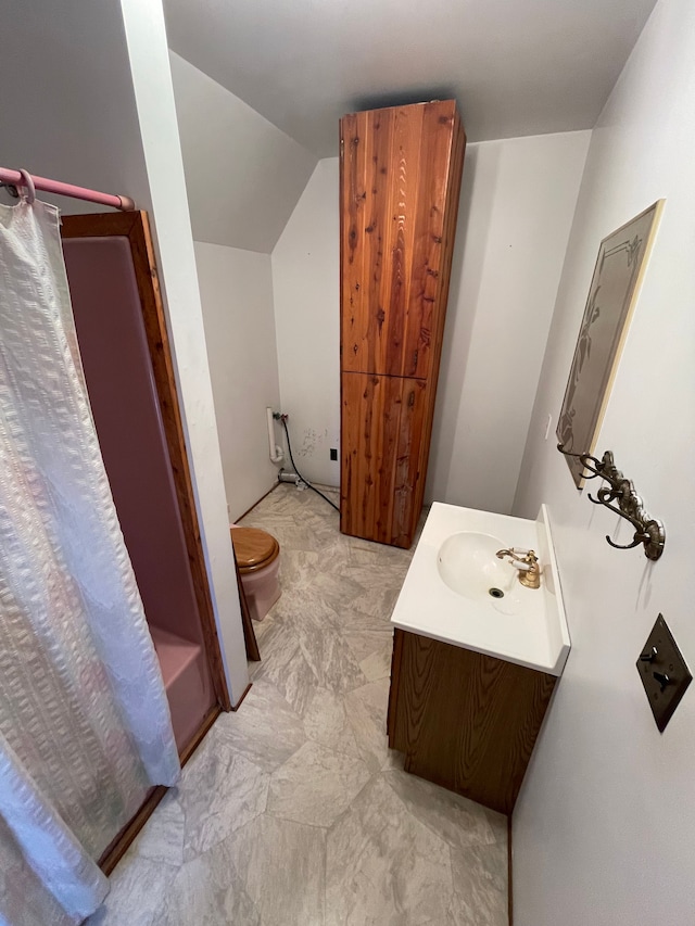 full bathroom featuring shower / tub combo with curtain, vanity, vaulted ceiling, and toilet