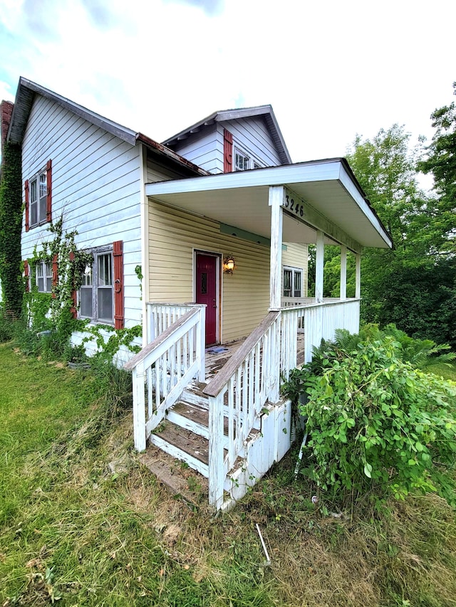 view of front facade featuring covered porch