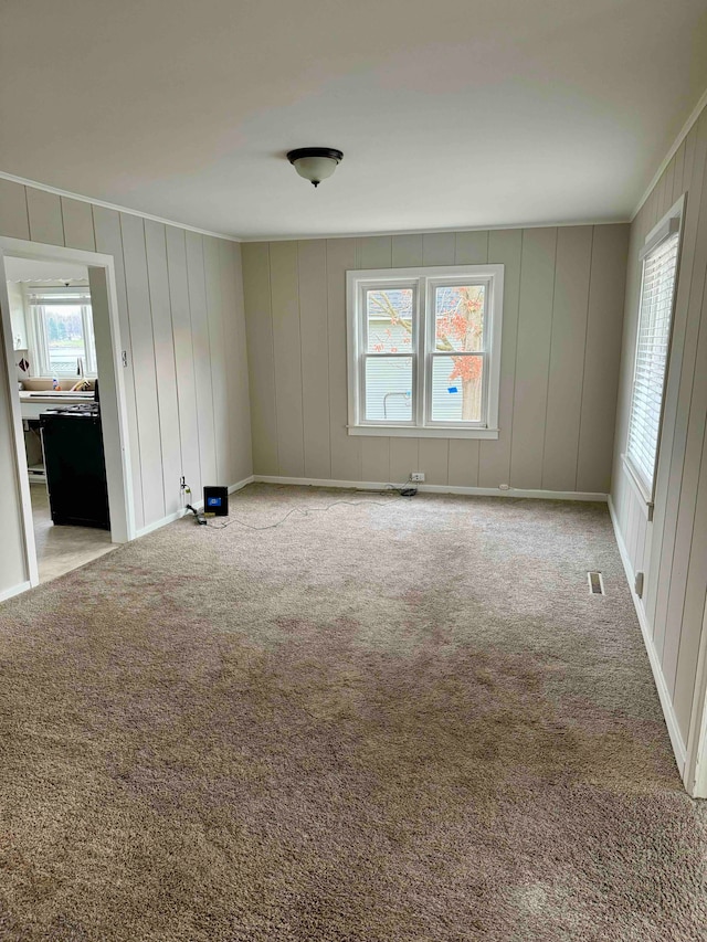 view of carpeted spare room