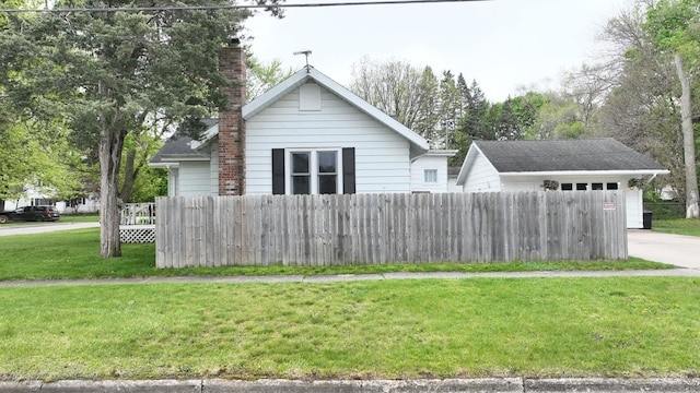 view of front of house with a front yard