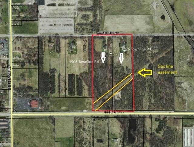 1976 Townline Rd, Benton Harbor, MI 49022 - aerial map of property and surrounding area featuring property boundaries highlighted