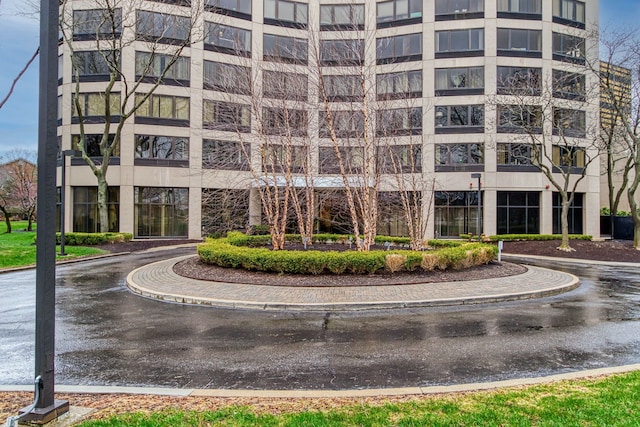 5000 Town Ctr Unit 2205, Southfield, MI 48075 - view of apartment building / complex