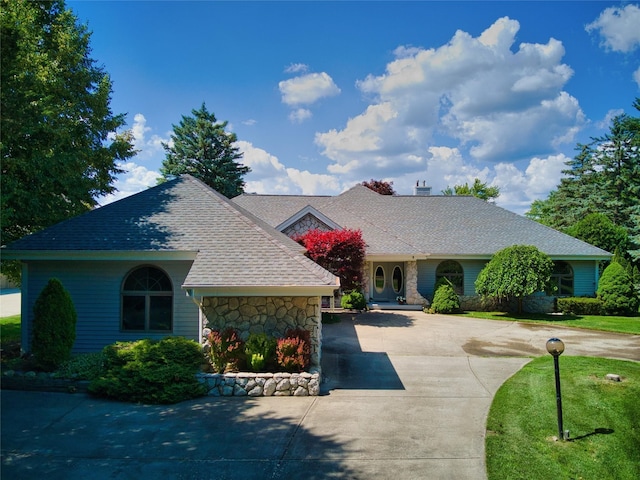 view of front of house with a front lawn