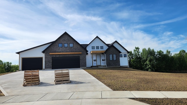 view of front facade featuring a garage