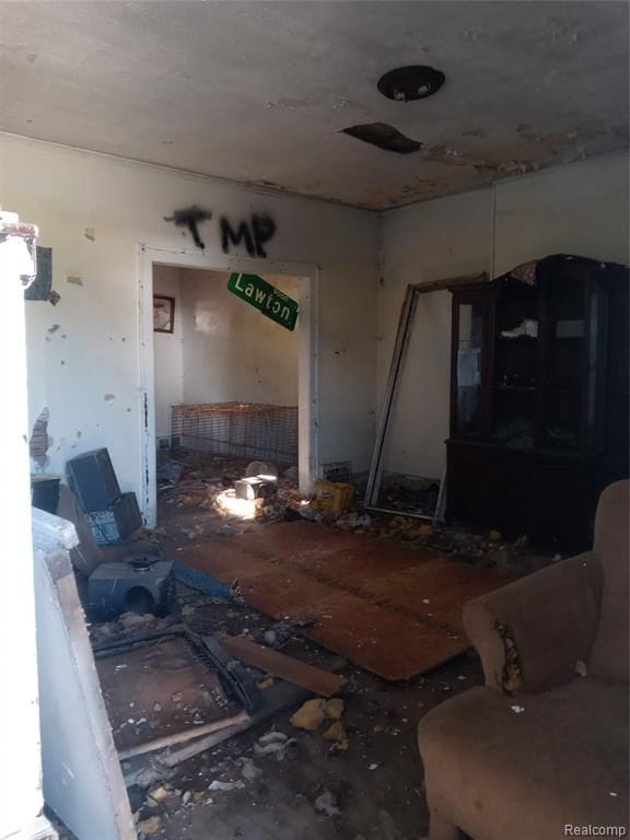 9021 Lawton St, Detroit, MI 48206 - view of living room