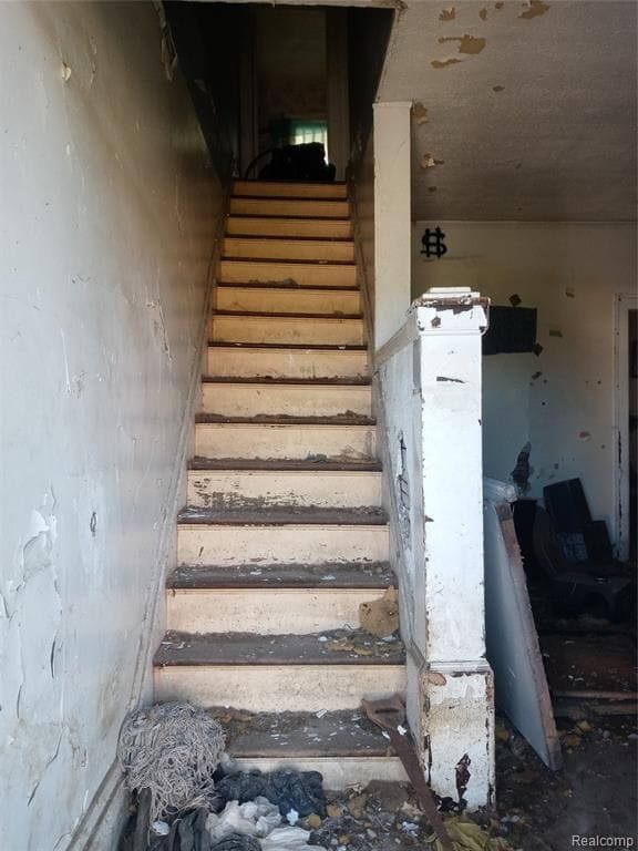 9021 Lawton St, Detroit, MI 48206 - view of stairs