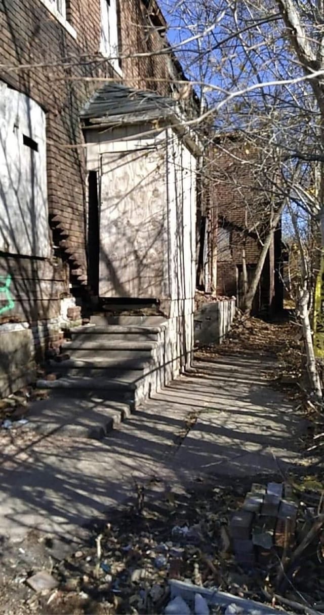 6834 Charlevoix St, Detroit, MI 48207 - view of side of home