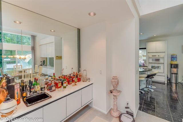 bathroom featuring sink