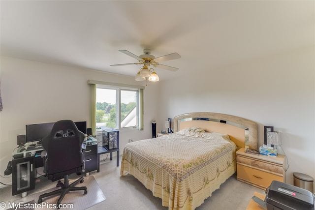 carpeted bedroom featuring ceiling fan