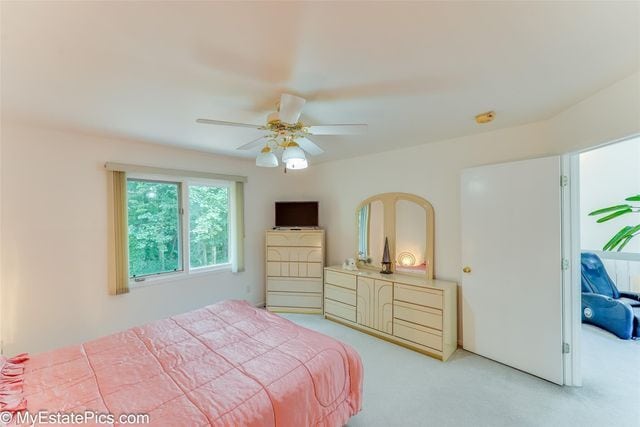 carpeted bedroom with ceiling fan