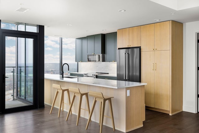 kitchen featuring sink, plenty of natural light, a center island, and appliances with stainless steel finishes