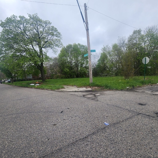 5665 Casmere St, Hamtramck, MI 48212