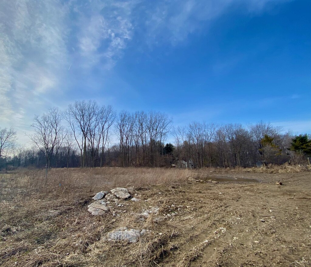 18 Eagle Forest Dr, Freeland, MI 48623