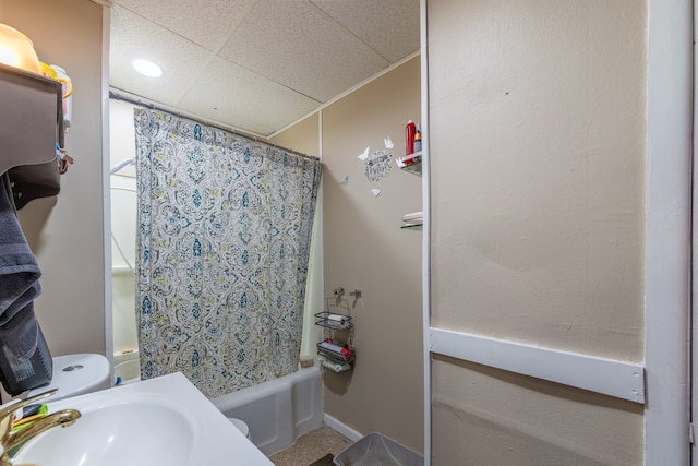 full bathroom featuring crown molding, sink, shower / bath combination with curtain, and toilet