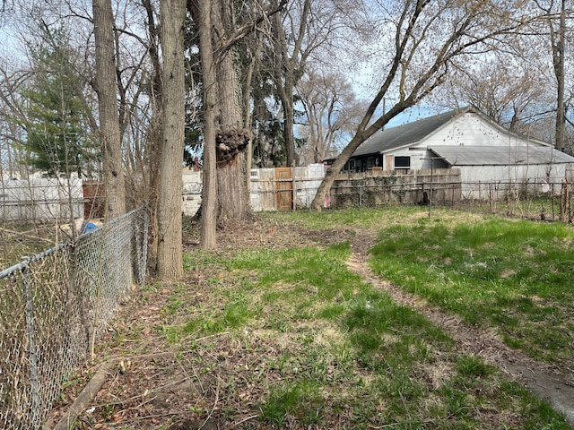 18109 Cornwall St, Detroit, MI 48224 - view of yard