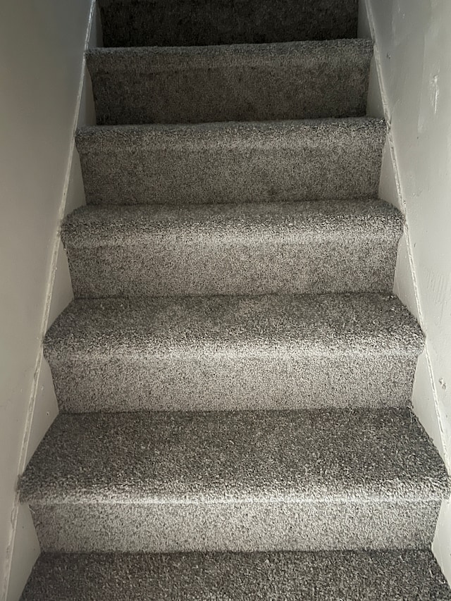 18109 Cornwall St, Detroit, MI 48224 - view of staircase