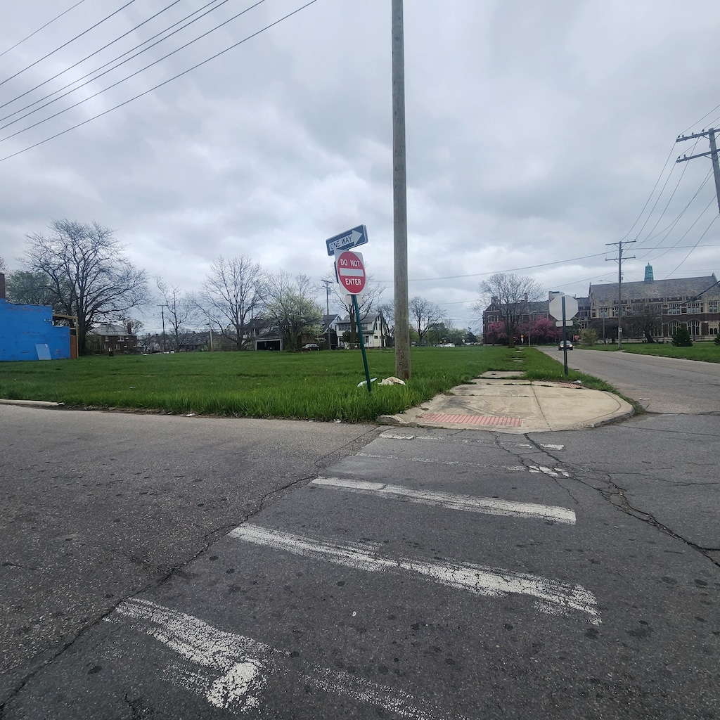 2363 Elmhurst St, Detroit, MI 48206