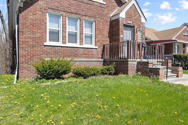 property entrance with a yard