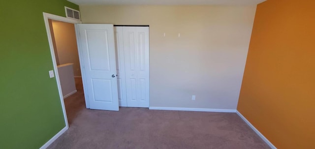 unfurnished bedroom with carpet flooring and a closet