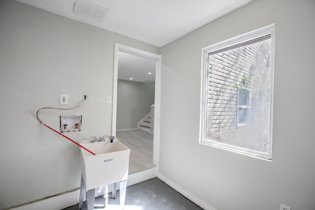 clothes washing area with washer hookup