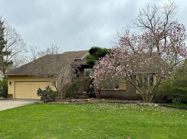 view of front of home featuring a garage and a front lawn