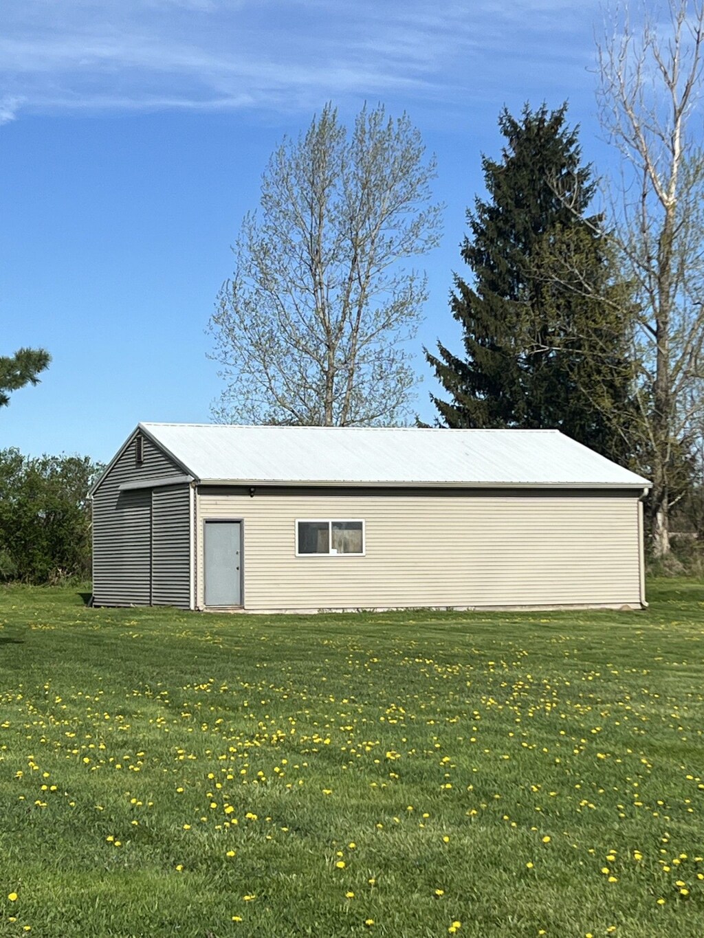 6241 Barnes Rd, Brown City, MI 48416