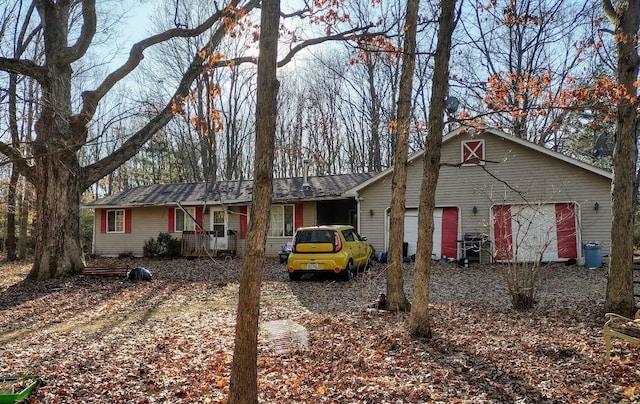 ranch-style home featuring a garage