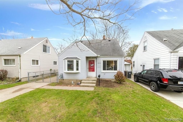 view of front facade featuring a front yard