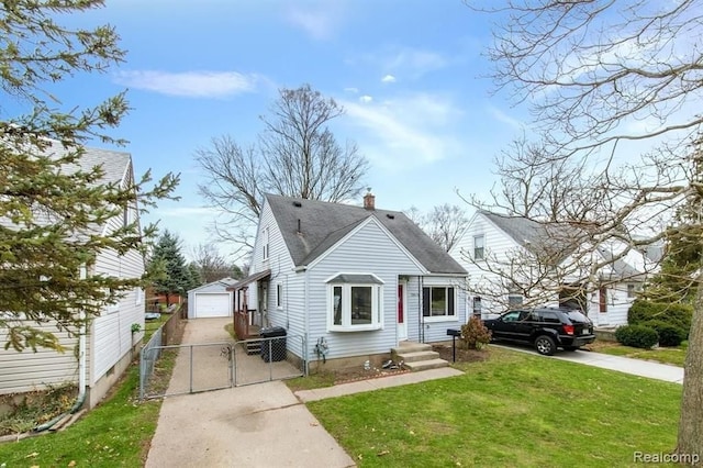 bungalow featuring a front yard