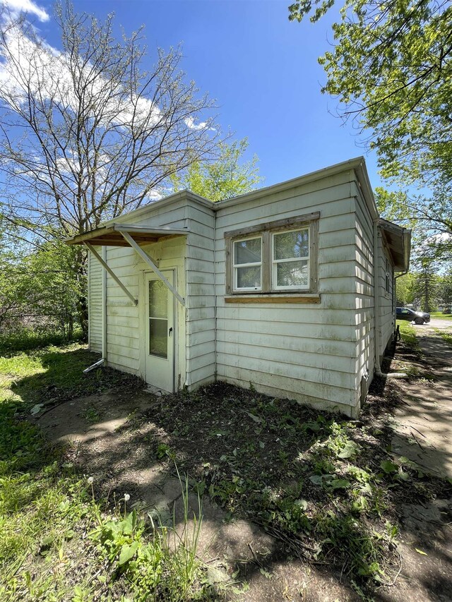 2734 Cumings Ave, Flint, MI 48503 - view of side of home