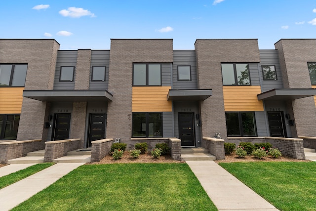 view of front of house with a front lawn