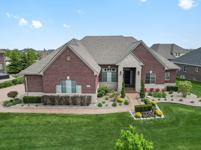 view of front of home featuring a front lawn