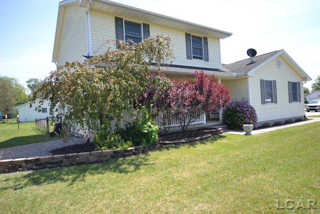 view of front of home with a front lawn