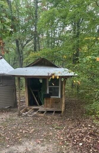 view of outdoor structure