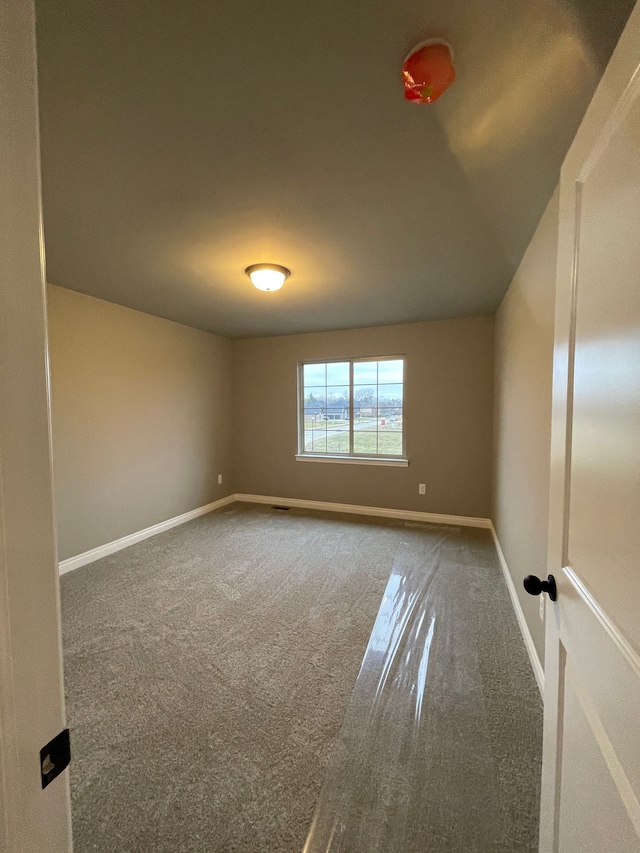 unfurnished room featuring carpet flooring