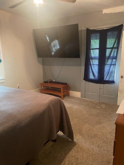 carpeted bedroom featuring ceiling fan