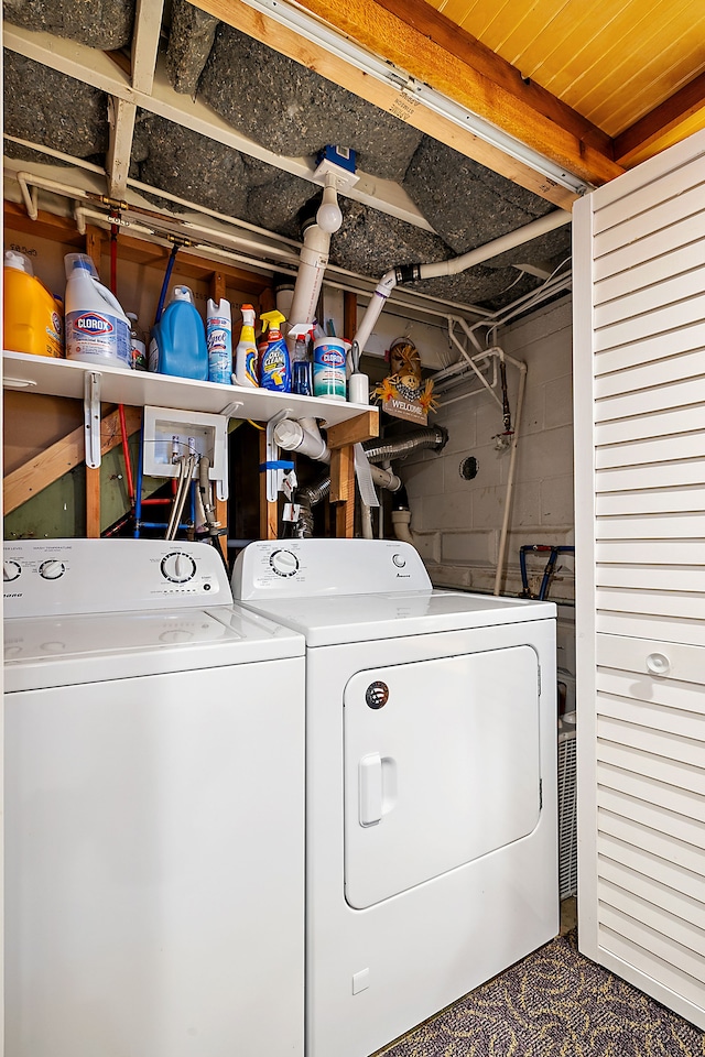 laundry room with washing machine and clothes dryer