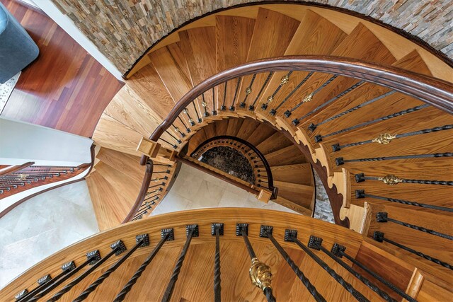 75 Chateaux Du Lac, Fenton, MI 48430 - view of stairs