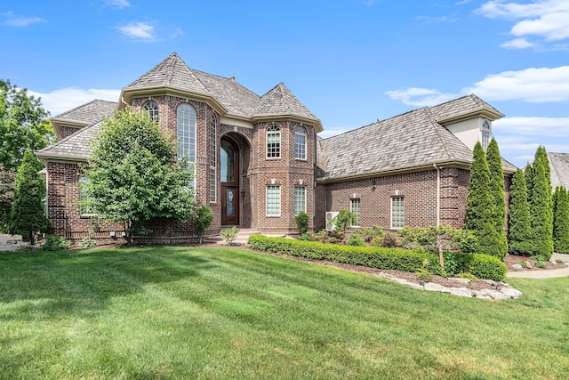 view of front of house with a front yard