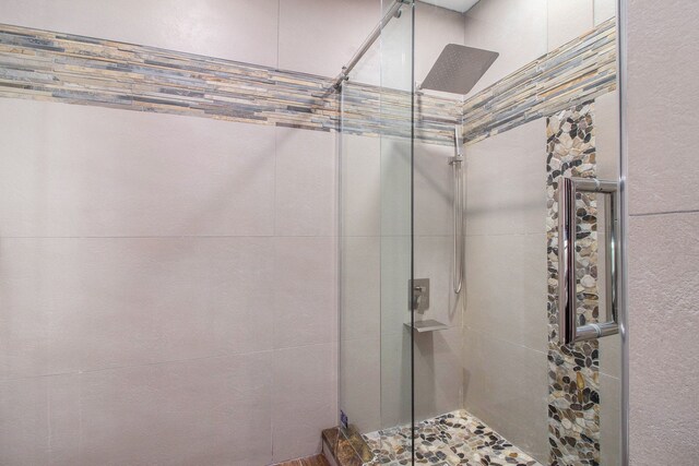 75 Chateaux Du Lac, Fenton, MI 48430 - bathroom featuring a shower stall