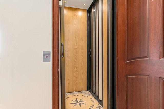 75 Chateaux Du Lac, Fenton, MI 48430 - elevator with recessed lighting