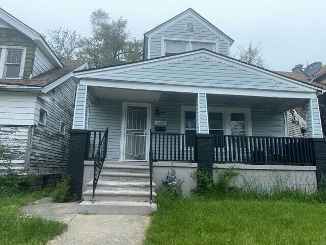 bungalow featuring covered porch