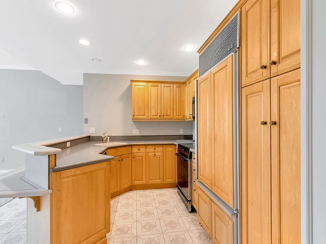 kitchen with kitchen peninsula, light brown cabinetry, ornamental molding, sink, and black electric range